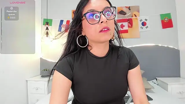 Sara mora  online show from July 1, 2026, 7:24 pm