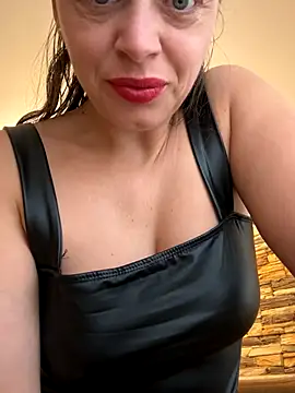 Snapshot of ladywithbigass chatting on November 3, 2025, 5:52 am ladywithbigass online show from November 3, 2025, 5:52 am