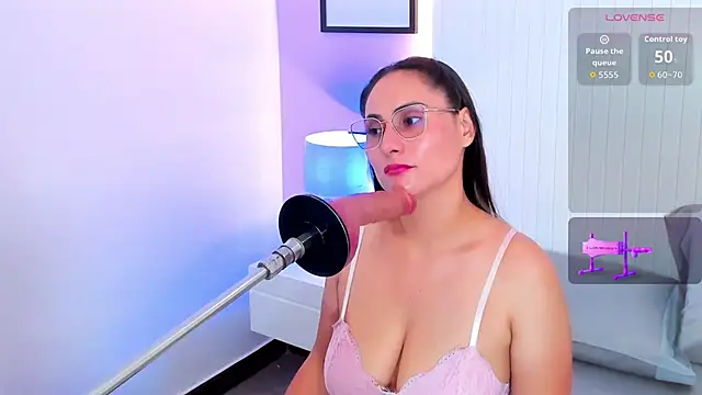 Snapshot of lauren_stone_ chatting on February 18, 2026, 7:10 pm lauren stone online show from February 18, 2026, 7:10 pm