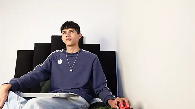 alexmark  online show from October 20, 2025, 1:44 pm