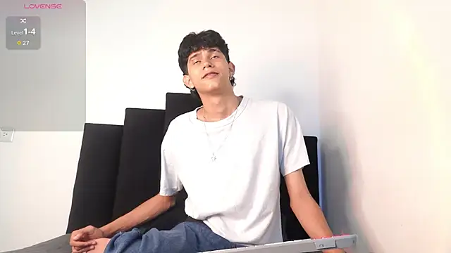 alexmark  online show from December 3, 2025, 7:12 pm