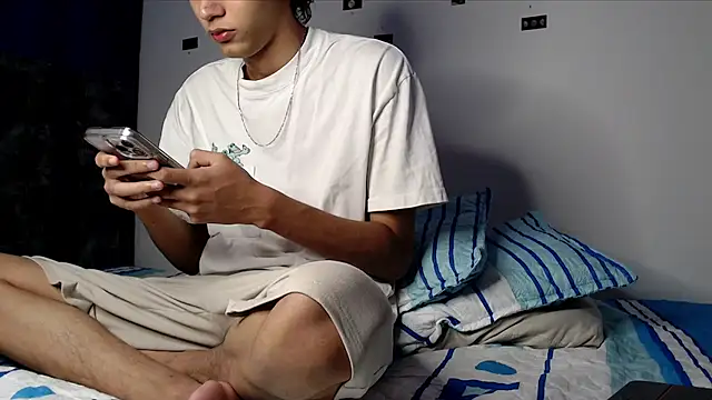 Snapshot of alexmark_ chatting on May 13, 2026, 5:32 pm alexmark online show from May 13, 2026, 5:32 pm