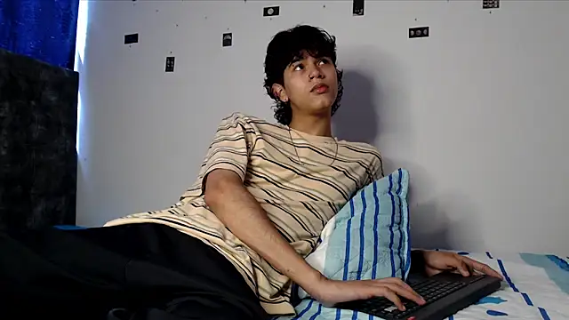 Snapshot of alexmark_ chatting on May 21, 2026, 6:15 pm alexmark online show from May 21, 2026, 6:15 pm