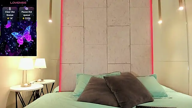 krystal swift online show from September 12, 2025, 7:25 pm