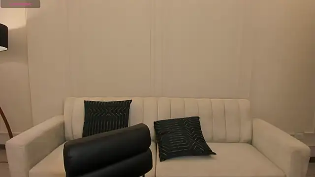 LeahNovac online show from November 28, 2025, 11:24 am