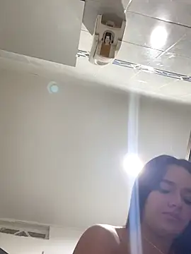 Luciaparker03 online show from November 20, 2025, 2:50 pm