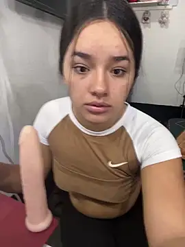 Luciaparker03 online show from February 13, 2026, 3:08 pm