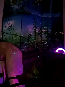 Snapshot of welcome-to-the-jungle chatting on February 11, 2026, 6:13 pm welcome-to-the-jungle online show from February 11, 2026, 6:13 pm