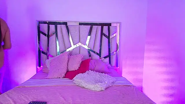 melody  stone online show from November 24, 2025, 7:57 pm