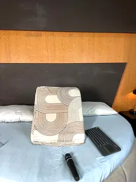 Alexia  cox online show from December 1, 2025, 1:32 am