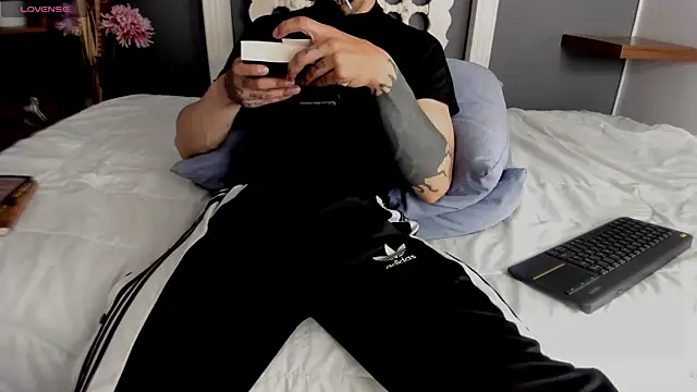 Mr Klein 69 online show from December 14, 2025, 1:11 am