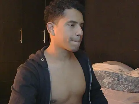 latinboybigdick online show from October 7, 2025, 11:46 pm