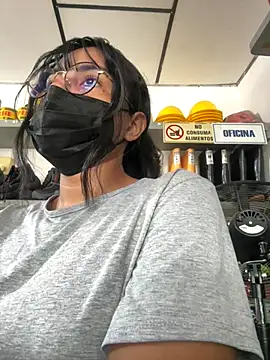 Kyra  Rose online show from November 21, 2025, 4:05 pm