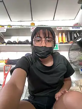 Snapshot of Kyra__Rose chatting on December 19, 2025, 7:32 pm Kyra Rose online show from December 19, 2025, 7:32 pm