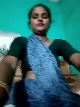 Snapshot of Sapna9685 chatting on October 22, 2025, 4:29 pm Sapna9685 online show from October 22, 2025, 4:29 pm