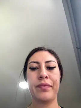 Isabellaa Palacios online show from April 7, 2026, 3:23 pm