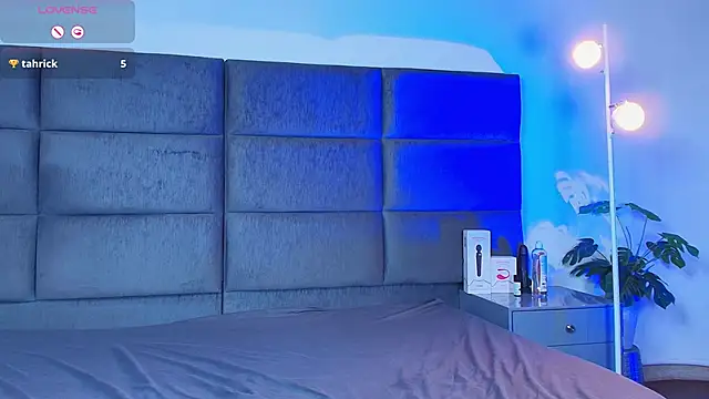 Slenna Moon online show from March 8, 2026, 2:04 am