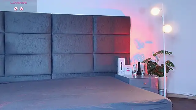 Slenna Moon online show from March 26, 2026, 11:32 pm