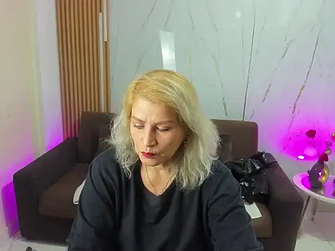 Snapshot of Juanitarubia chatting on November 22, 2025, 7:02 pm Juanitarubia online show from November 22, 2025, 7:02 pm