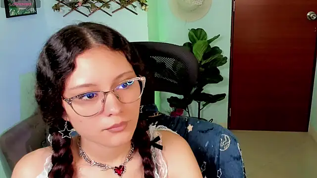 Krysten Riter online show from November 26, 2025, 2:40 pm