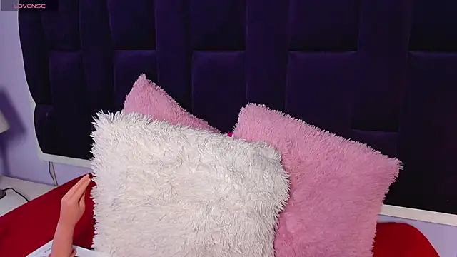 antonellabrith online show from December 2, 2025, 8:04 pm