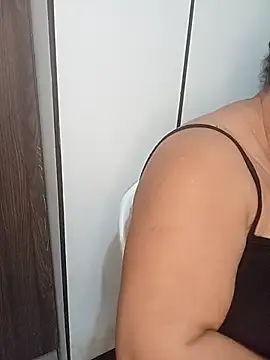 Ravena2290 online show from April 21, 2026, 4:01 pm