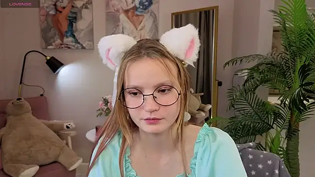 Ginger Emma online show from September 22, 2025, 8:55 pm