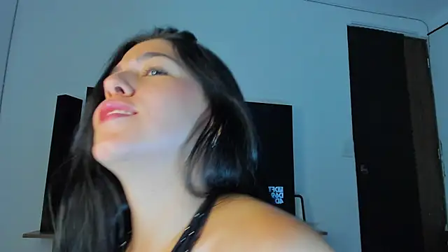 tianastone  online show from November 7, 2025, 2:22 am