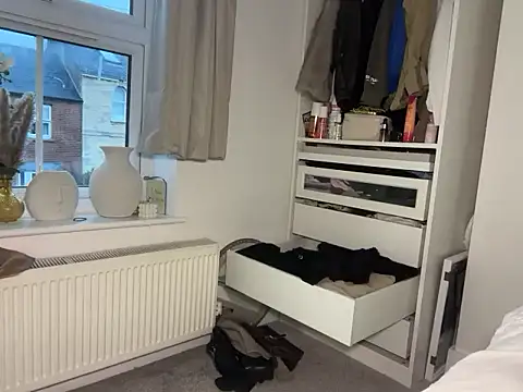 KayleeBella online show from November 7, 2025, 4:18 pm