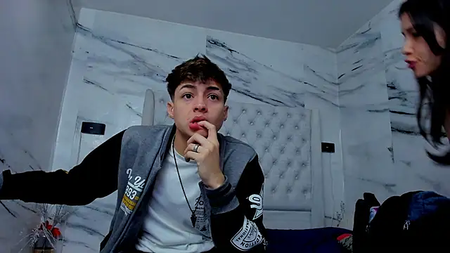 Ari and Storm online show from December 21, 2025, 1:40 pm