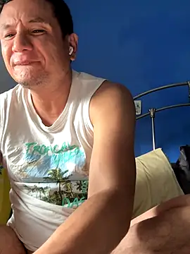 Snapshot of stevo170t chatting on November 11, 2025, 5:35 pm stevo170t online show from November 11, 2025, 5:35 pm