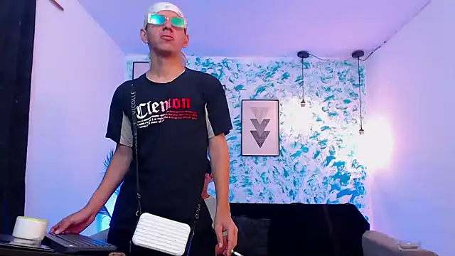 Snapshot of Marcus_and_Tony chatting on September 21, 2025, 8:10 pm Marcus and Tony online show from September 21, 2025, 8:10 pm