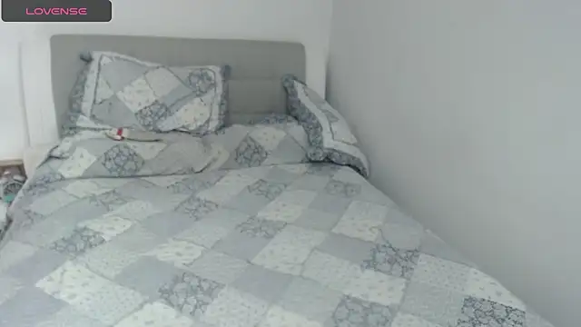 Snapshot of sophie_lopez1 chatting on January 25, 2025, 4:13 am sophie lopez1 online show from January 25, 2025, 4:13 am