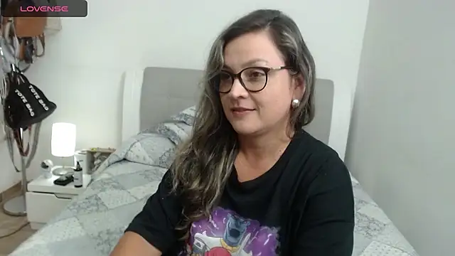 Snapshot of sophie_lopez1 chatting on February 5, 2025, 2:08 am sophie lopez1 online show from February 5, 2025, 2:08 am