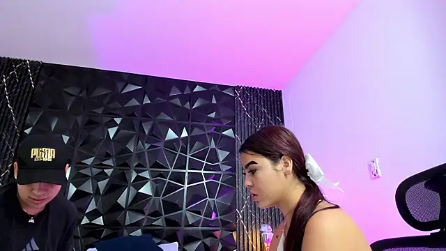 KimberlyLoren online show from September 20, 2025, 1:01 pm