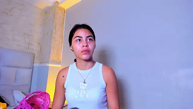 KimberlyLoren online show from October 6, 2025, 8:50 pm