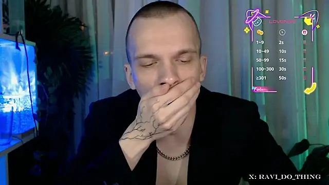 frozen boy online show from November 17, 2025, 5:19 pm