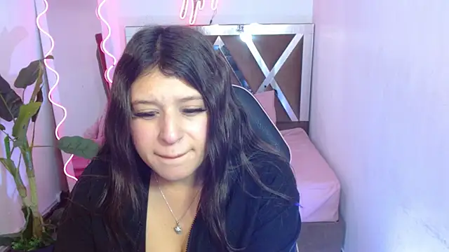 Sharlot tay online show from December 17, 2025, 3:34 am