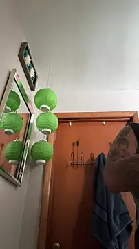 Snapshot of Lunablu13 chatting on December 5, 2025, 5:42 pm Lunablu13 online show from December 5, 2025, 5:42 pm