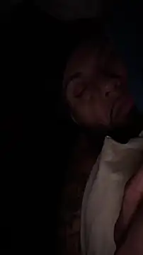 Snapshot of Lunablu13 chatting on December 15, 2025, 4:39 am Lunablu13 online show from December 15, 2025, 4:39 am