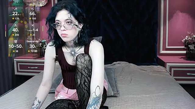 NoelleGothicShadow online show from April 2, 2026, 11:13 pm