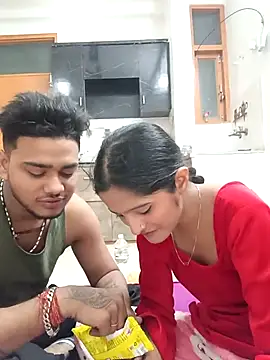 Snapshot of romantic_couple1 chatting on December 14, 2025, 12:38 am romantic couple1 online show from December 14, 2025, 12:38 am