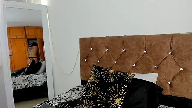 camila collins7 online show from November 8, 2025, 12:38 pm