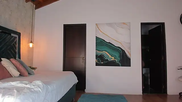 Snapshot of Sofi_Moreno chatting on October 23, 2025, 12:15 pm Sofi Moreno online show from October 23, 2025, 12:15 pm