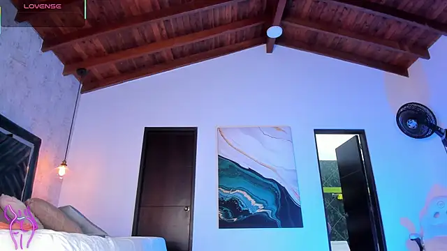 Snapshot of Sofi_Moreno chatting on November 22, 2025, 12:04 pm Sofi Moreno online show from November 22, 2025, 12:04 pm