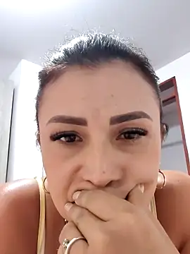 mia mancinii online show from April 17, 2026, 1:08 am