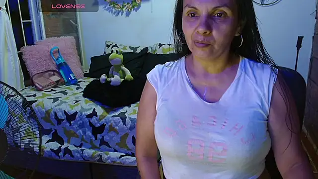 Snapshot of Milf_Fantassyy chatting on March 27, 2026, 5:13 am Milf Fantassyy online show from March 27, 2026, 5:13 am