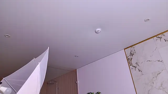 AmadaReine online show from October 23, 2025, 1:21 pm