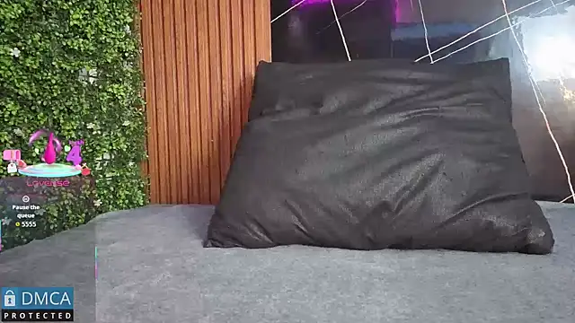 Kiara Zahiri   online show from October 31, 2025, 11:11 am