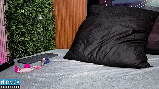 Kiara Zahiri   online show from November 15, 2025, 11:18 am